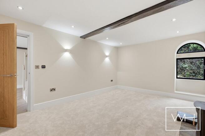 5 bed Detached for sale Image 4