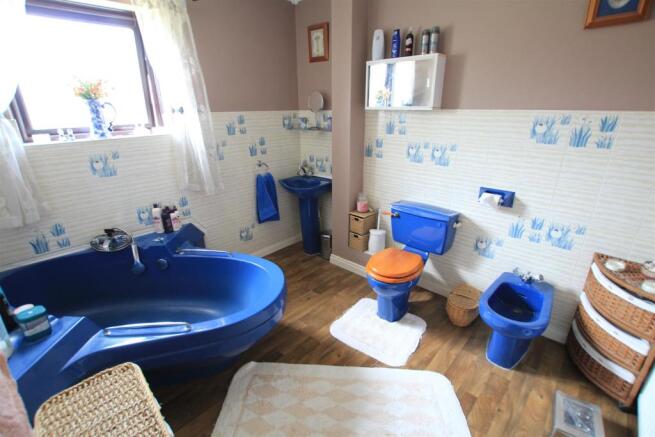 Family Bathroom/WC