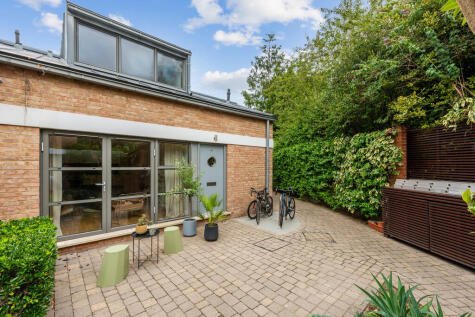 Buckingham Road, De Beauvoir, London, N1