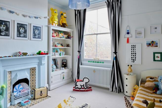 5 bed Town House for sale Image 6