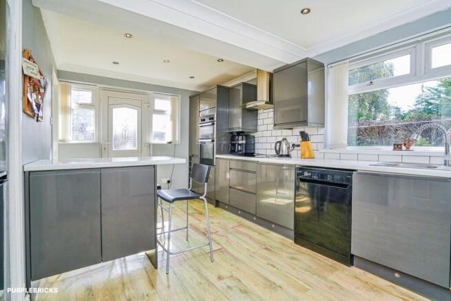 3 bed Semi-Detached for sale Image 8