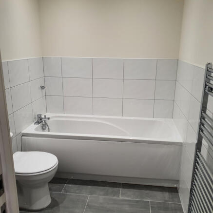 2 bed Apartment to rent Image 11