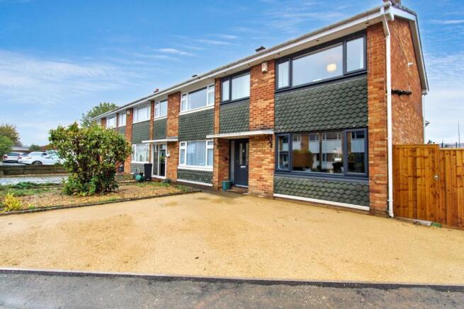 3-bed terraced on Sunningdale, Yate, BS37 4HD, £325,000