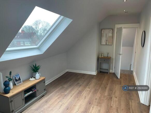 2 bed Penthouse to rent Image 9