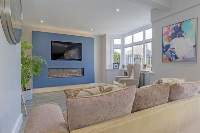 4 bed Detached for sale Image 10