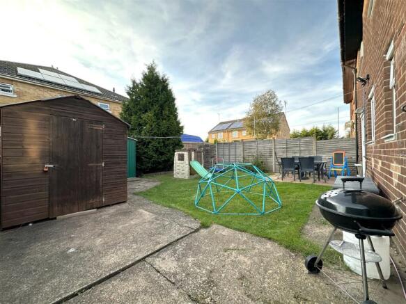 Enclosed Rear Garden 942