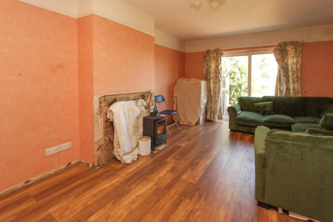 Lounge/Dining Roo...