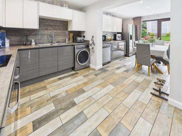 Open Plan Living/Dining Kitchen