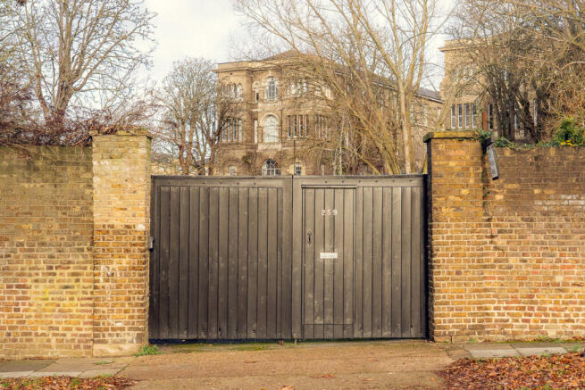 Broad Walk, London, SE3 photo 4