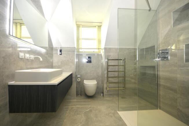 4 bed Semi-Detached to rent Image 9