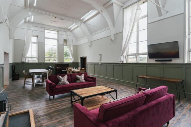 Lounge/Dining Room