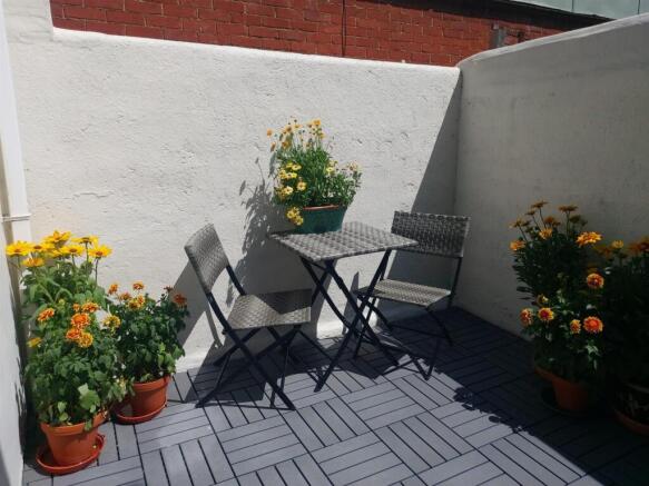 32a York Road garden2.jpg