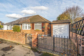 136, Vicarage Road, Sunbury-on-thames TW16 7TZ