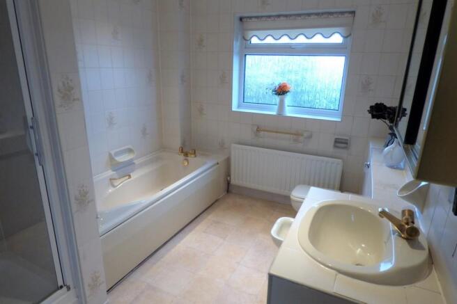 En-Suite Bathroom