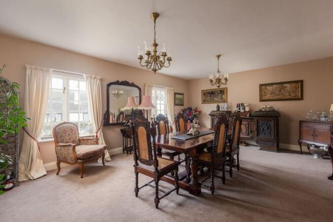4 bed Detached for sale Image 11