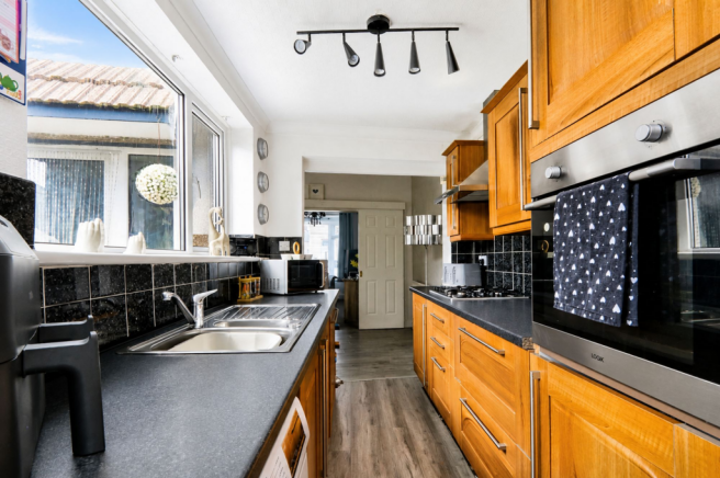 3 bed Terraced for sale Image 7