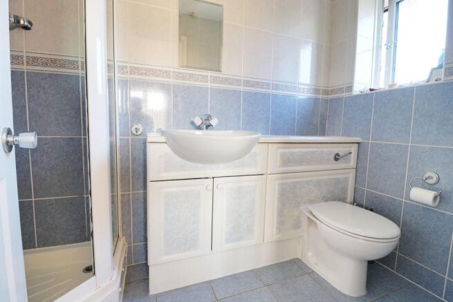 Ensuite to Bed 1