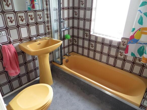 FAMILY BATHROOM