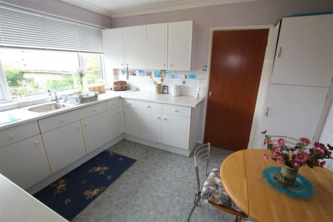 Kitchen 2.JPG
