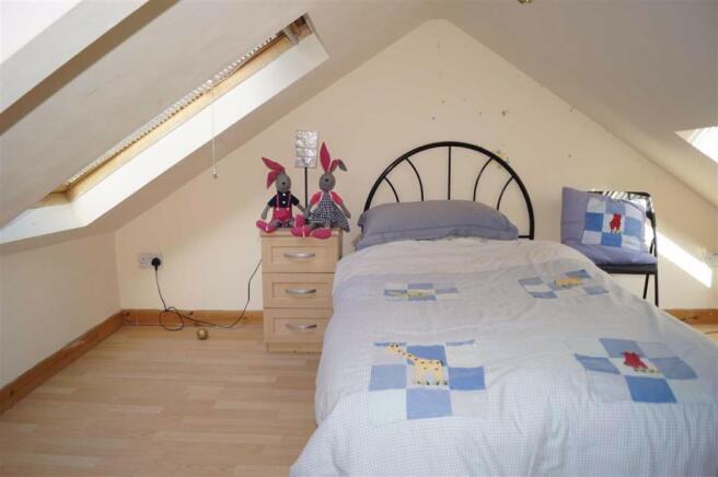 4TH BEDROOM (ATTIC)