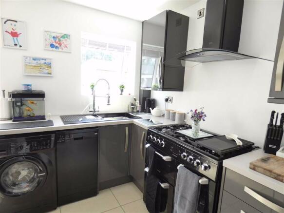 MODERN KITCHEN