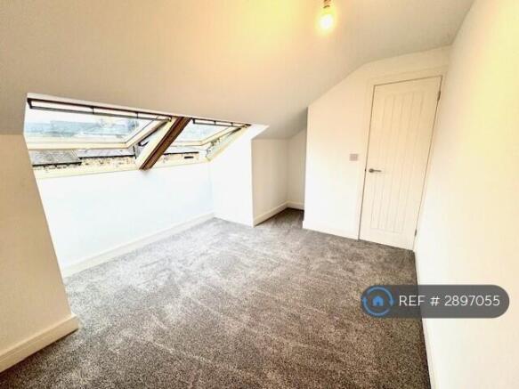 3 bed Flat to rent Image 7