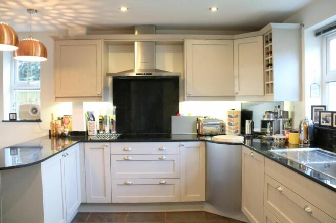 KITCHEN/BREAKFAST ROOM