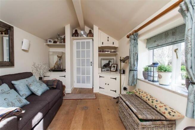 STUDIO/GUEST ANNEXE