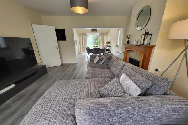 THROUGH LOUNGE: