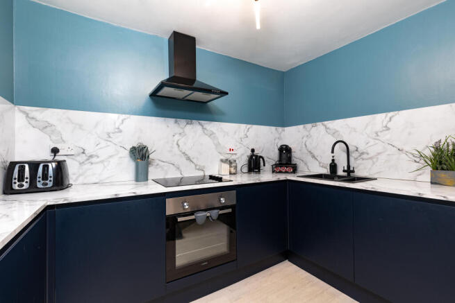 4 bed Flat for sale Image 6