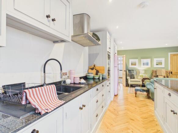 3 bed Terraced for sale Image 9