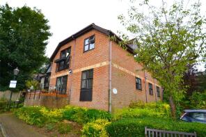 Flat 19, Slade Court, Watling Street, Radlett WD7 7BT