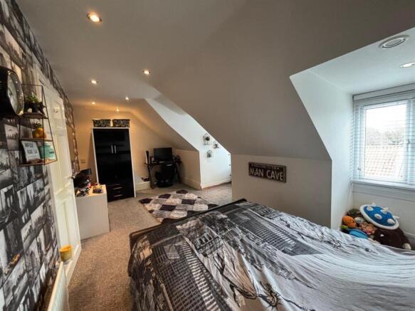 5 bed Maisonette for sale Image 9