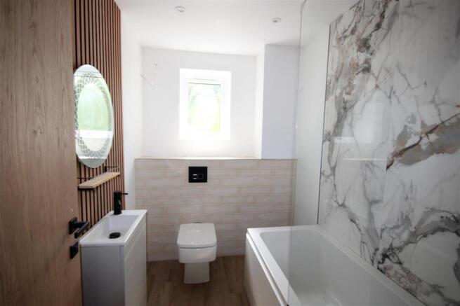 2 bed Apartment for sale Image 8