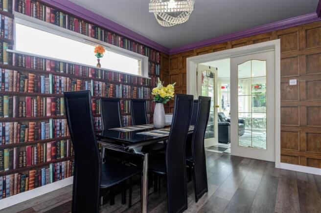 4 bed Detached for sale Image 10