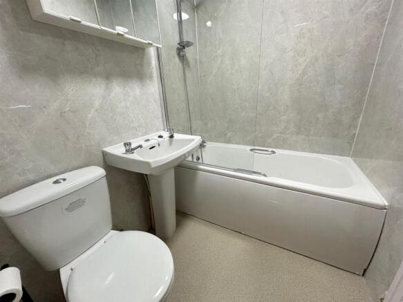 2 bed Maisonette to rent Image 4