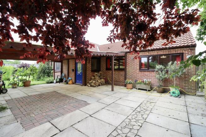 4 bed Detached Bungalow for sale Image 4