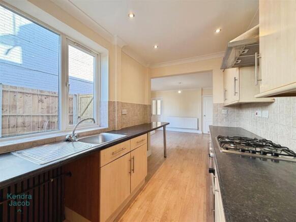 3 bed Semi-Detached for sale Image 5