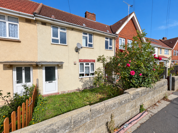 4-bed terraced on Hampton Crescent, Gravesend, DA12 4HY, £250,000