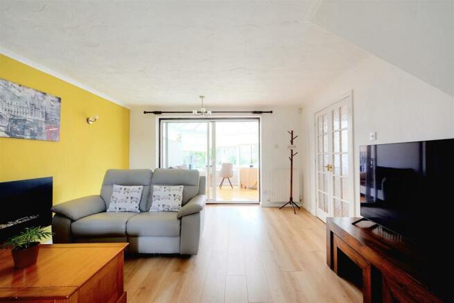 Living Room_1.jpeg