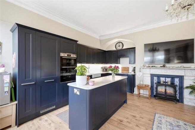 2 bed Apartment for sale Image 6
