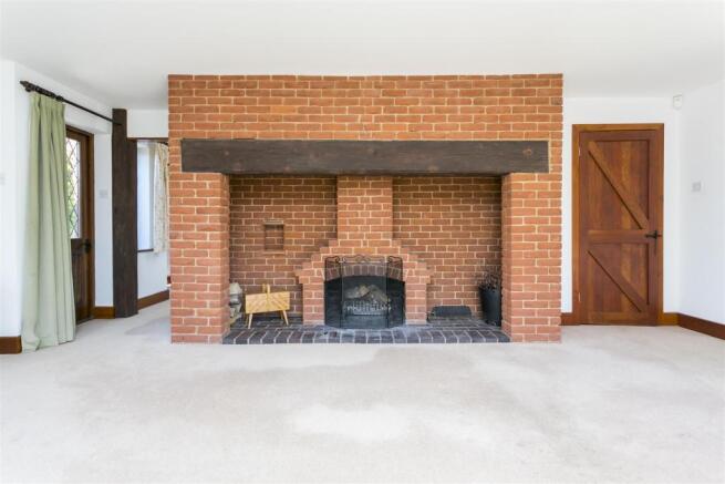 SOUTH FACING SITTING ROOM