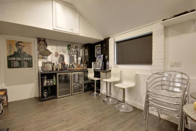 Bar/Entertaining