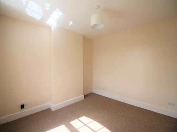 middle bedroom 