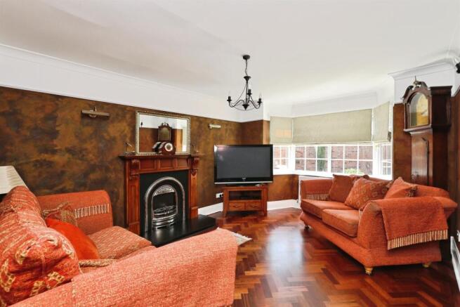 4 bed Detached for sale Image 6