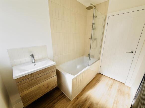 2 bed Semi-Detached Bungalow for sale Image 12