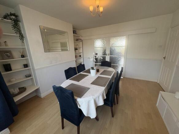 5 bed Semi-Detached for sale Image 10