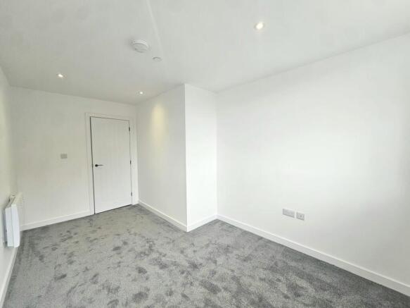 2 bed Apartment to rent Image 11