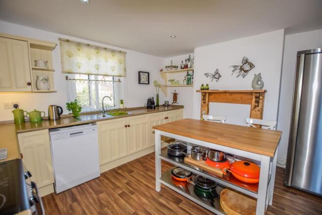 Kitchen/ Breakfast Room