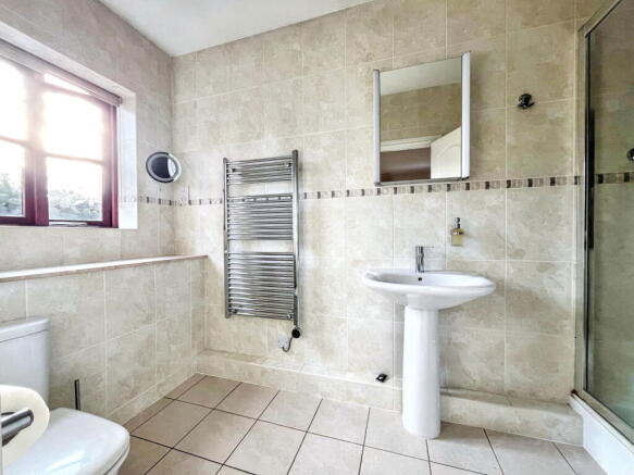 6 bed Detached for sale Image 12